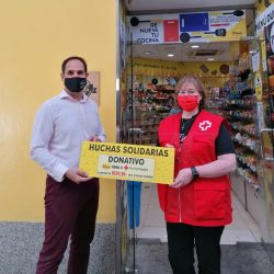 Entrega donativo Cruz Roja